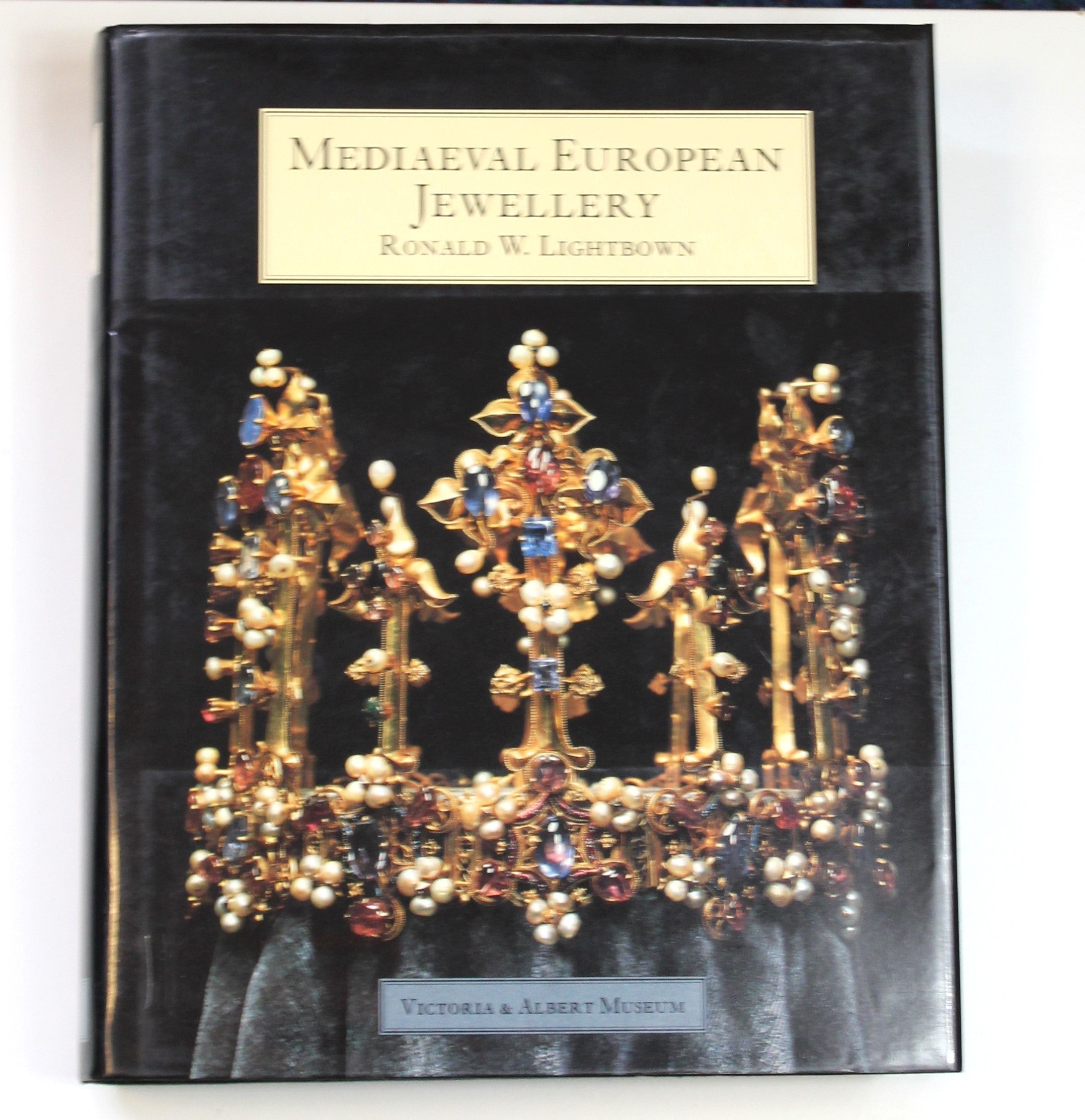 Mediaeval European Jewellery by Lightbown, R.W.