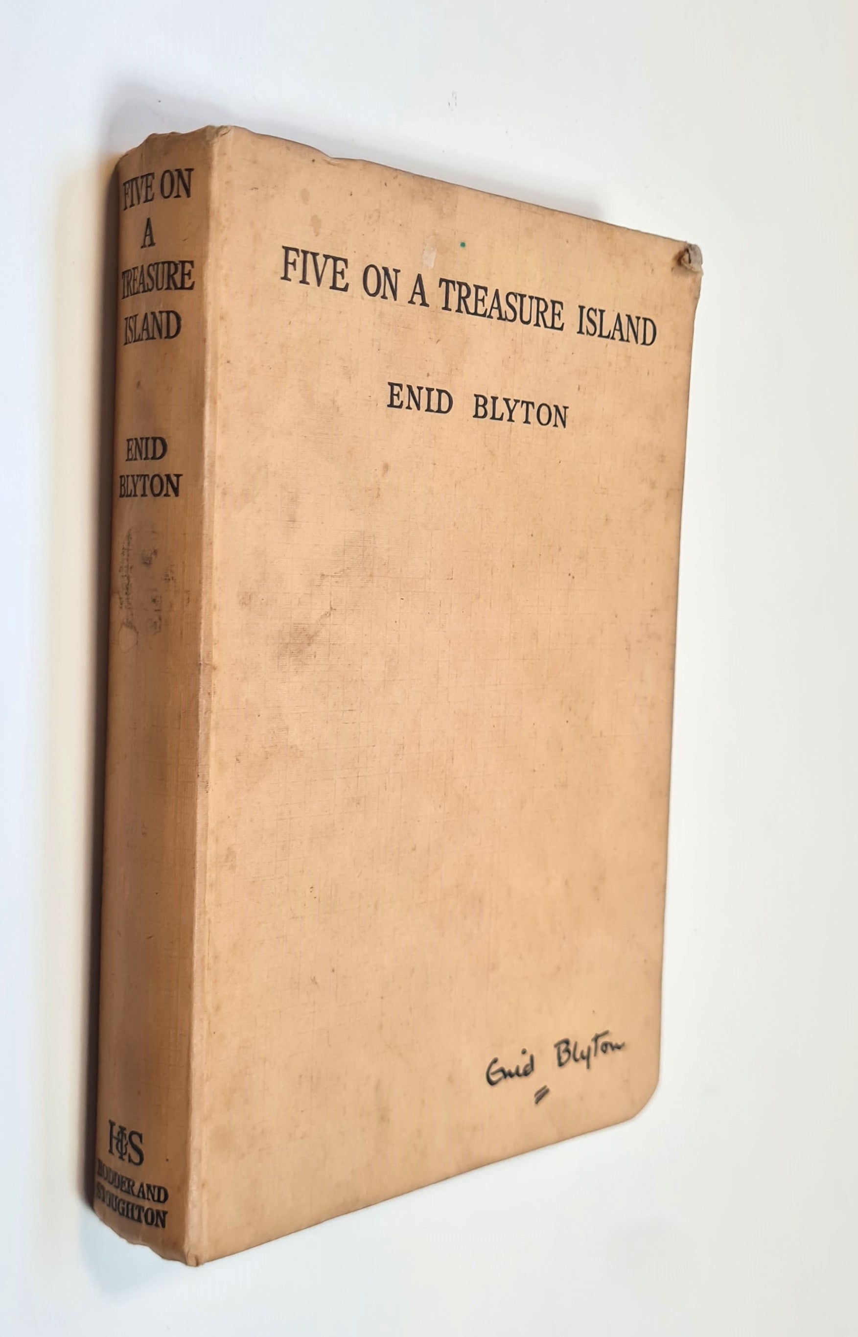 Five on a Treasure Island by Bluton, E