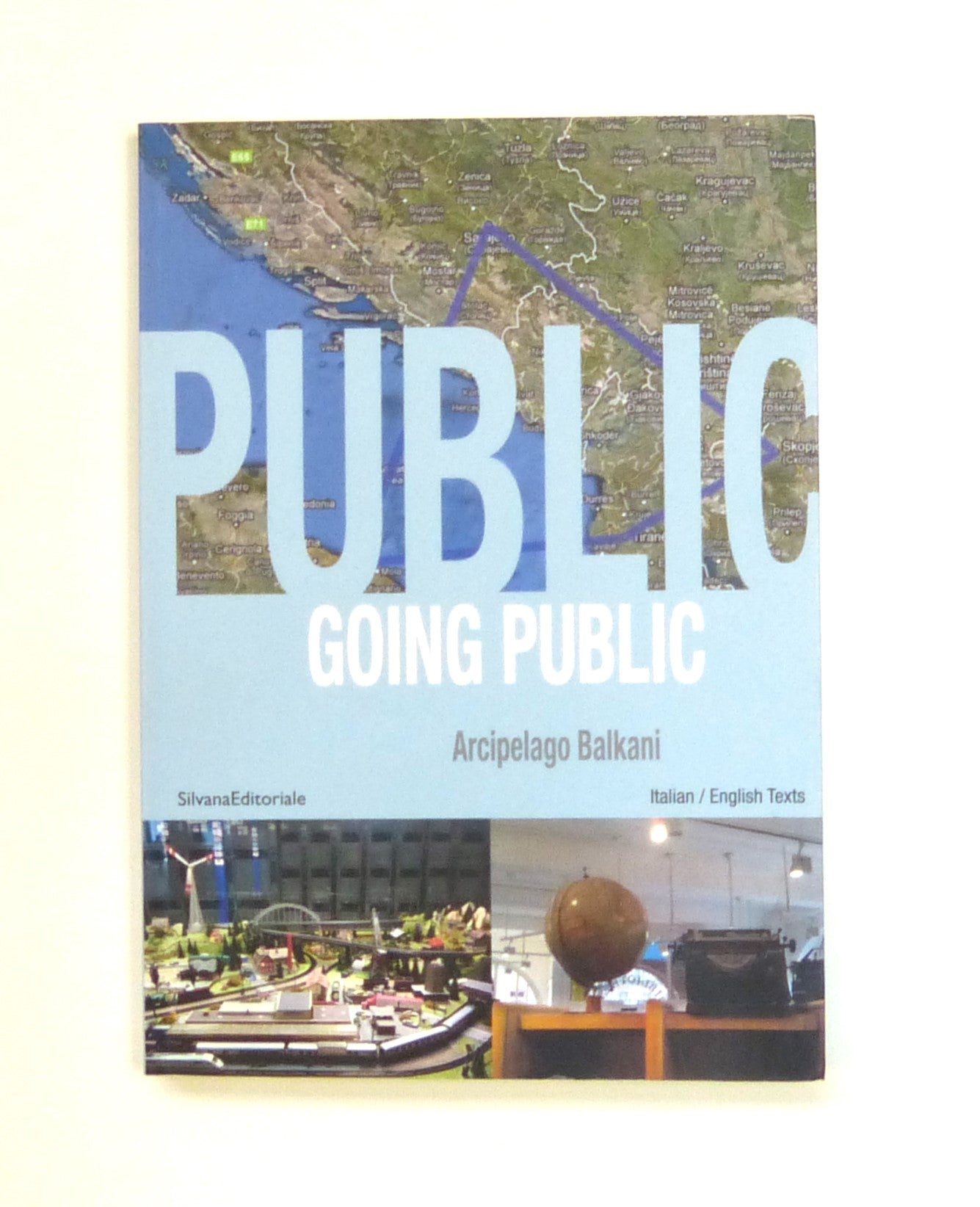 Going Public (Italian / English Bilingual Edition)  by Arcipelago Balkani